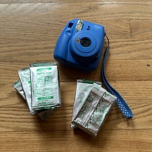 Blue polaroid camera with film (5)